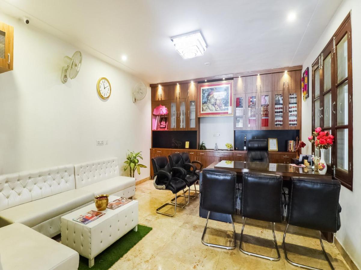Oyo Lck1233 Rivaaj Palace Лакхнау Экстерьер фото